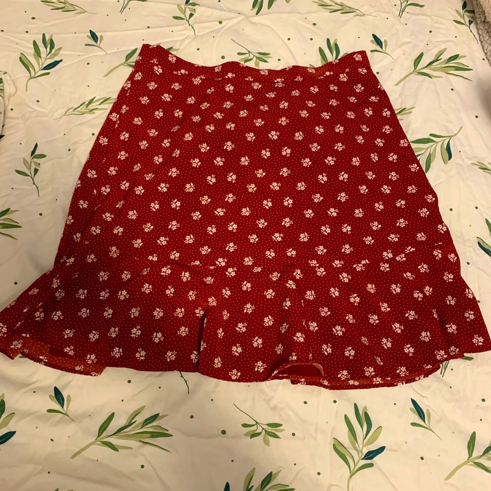 Banana Republic red and white floral skirt. Size 4.